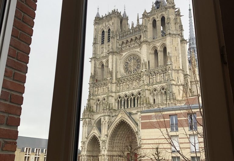 Superbe appartement meublé face à la Cathédrale